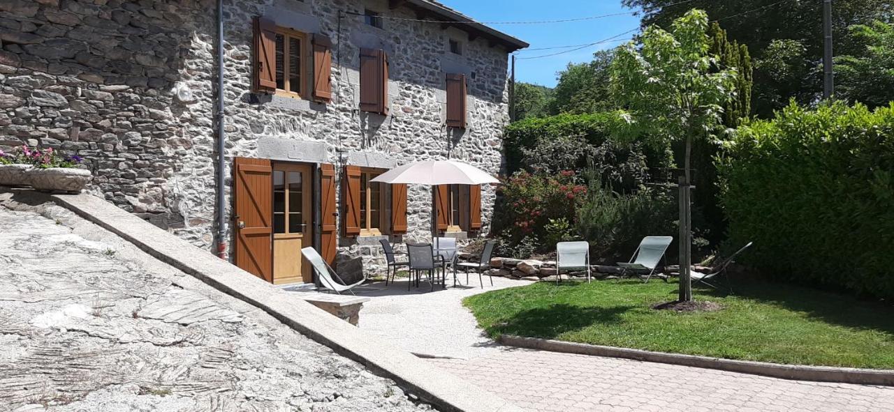 Holiday home Charmante Maison A La Campagne Au Coeur Des Premiers Volcans Mezeres