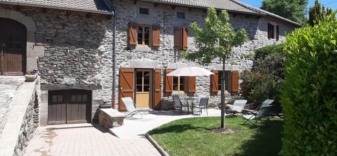 Holiday home Charmante Maison A La Campagne Au Coeur Des Premiers Volcans Mezeres
